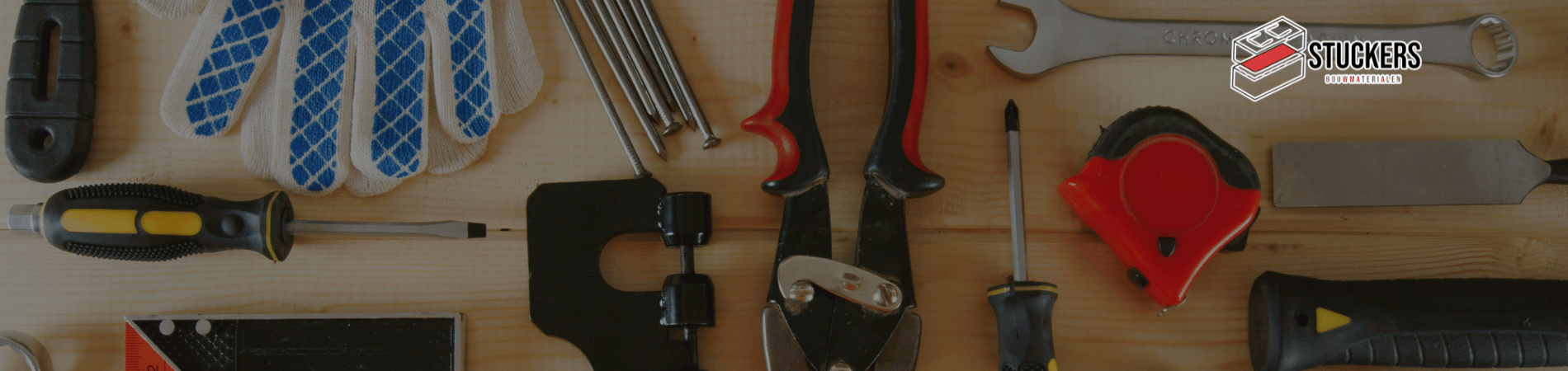 Bouwgereedschap witte logo - Stuckers Bouwmaterialen